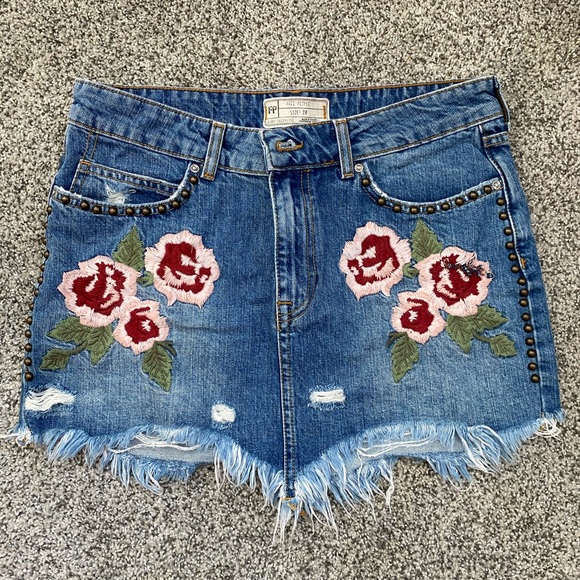Free People Dresses & Skirts - Free People Floral Embroidered Denim Skirt